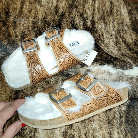 NWT Genuine Tooled Leather Sandals White Fur Linked Berk Style Western C… - Picture 2 of 6